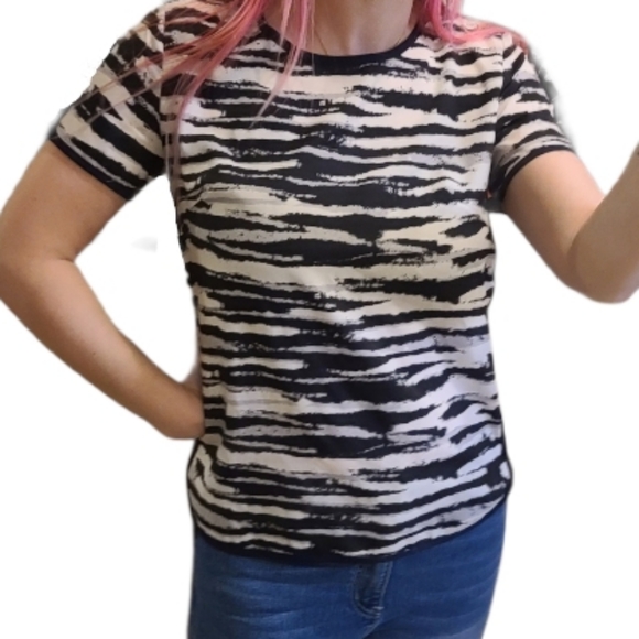 EUC Blouse with keyhole back - Picture 2 of 10